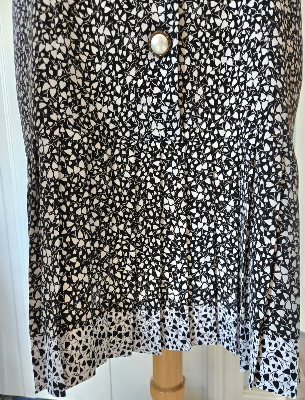 Vintage 80s/90s Black/White Hearts (Leaf?) Dress Petite 14 Massive Shoulder Pads