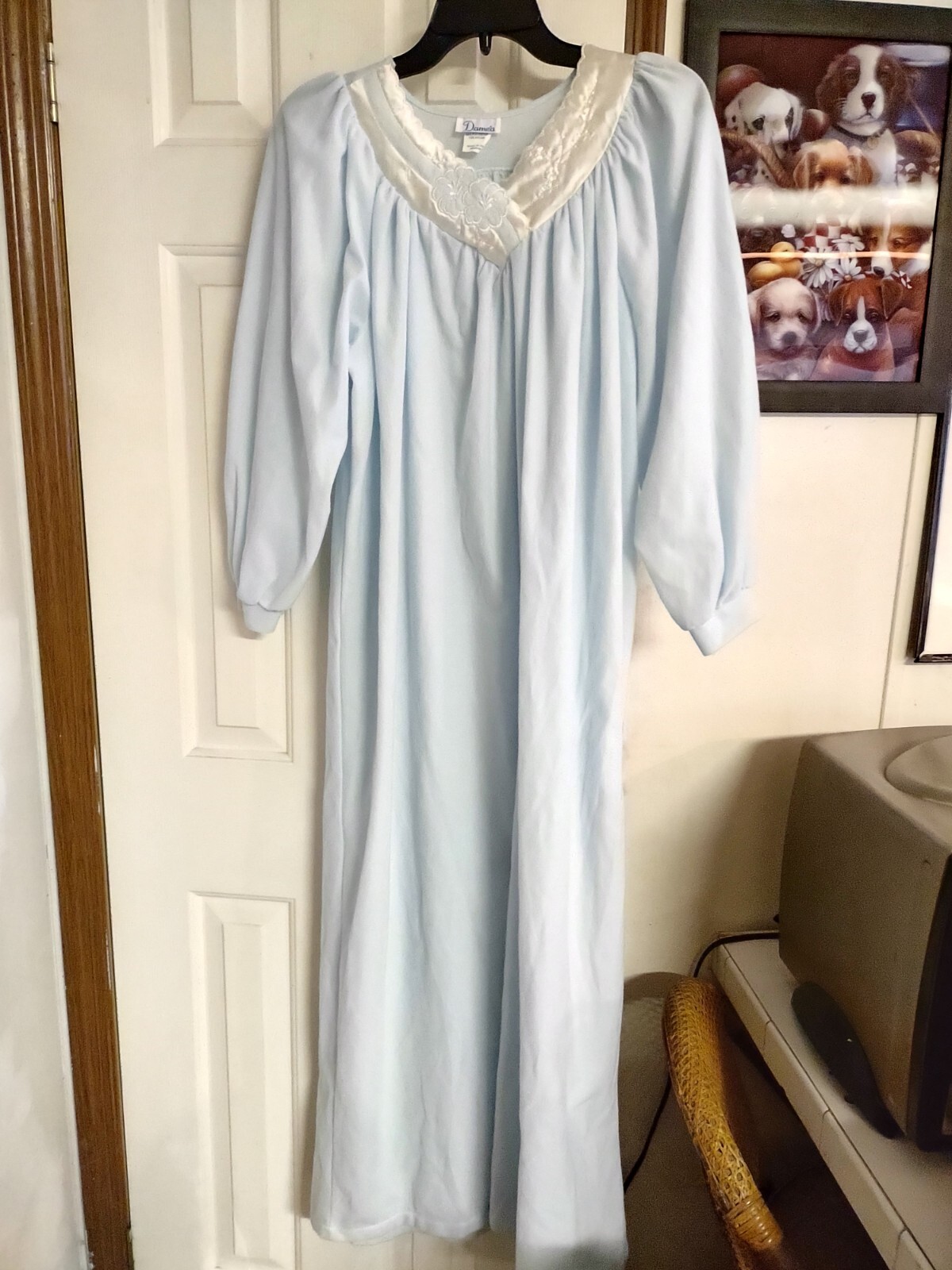 Vintage women’s Damea long night gown with long sleeves size Medium