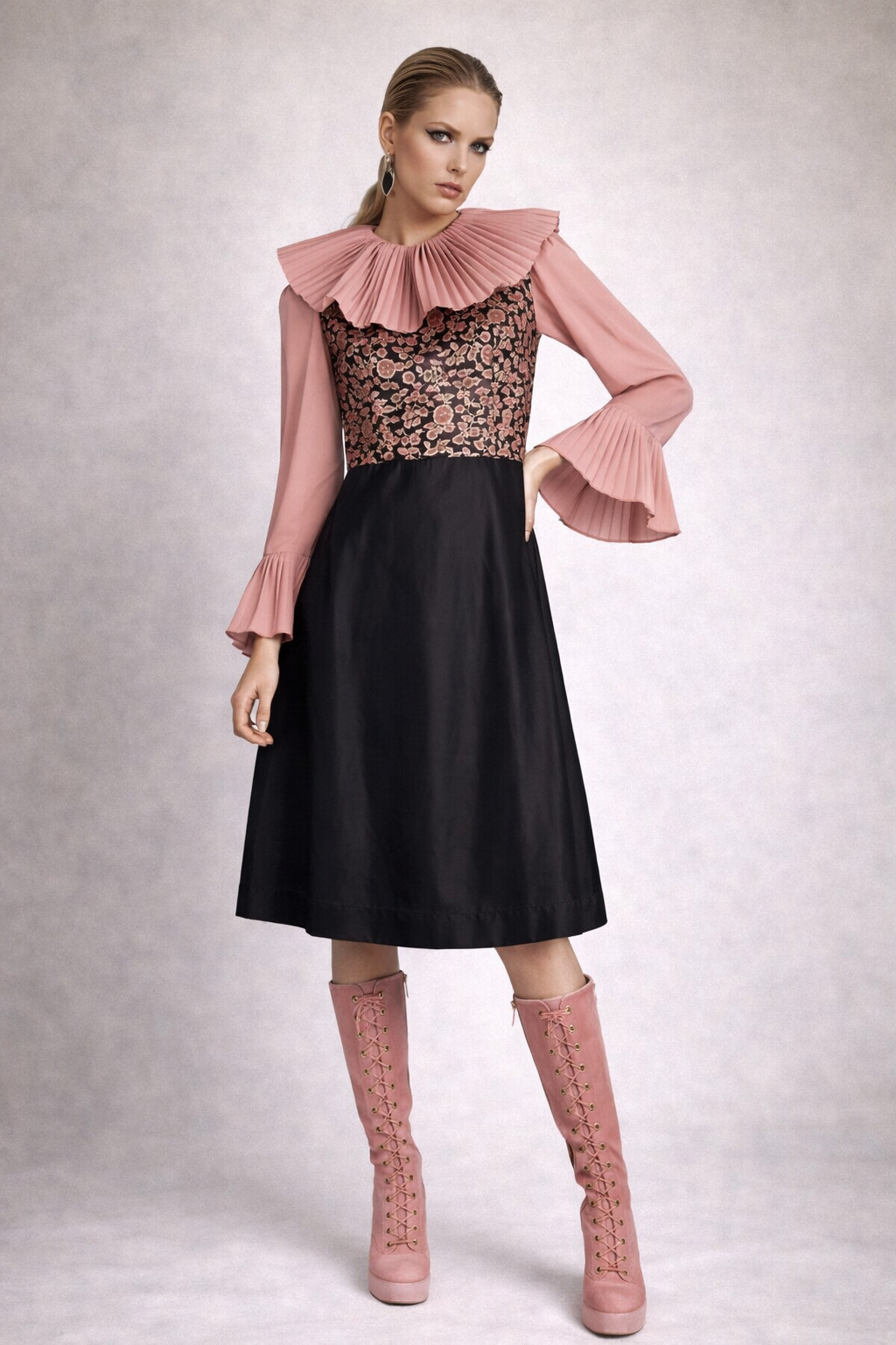 Vintage 1960s Brocade A-Line Dress | Gold Lurex | Twiggy Style | 38-40 ✨