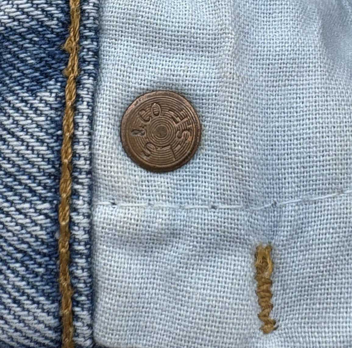 Vintage ’96 Levi’s 521 Tapered Fit Jeans Women’s 8 (26×29) Blue Distressed USA
