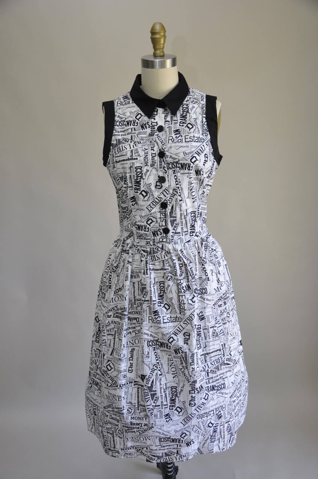 Vintage 1950s STYLE Novelty Print Retrolicious newspaper print cotton dress S/M