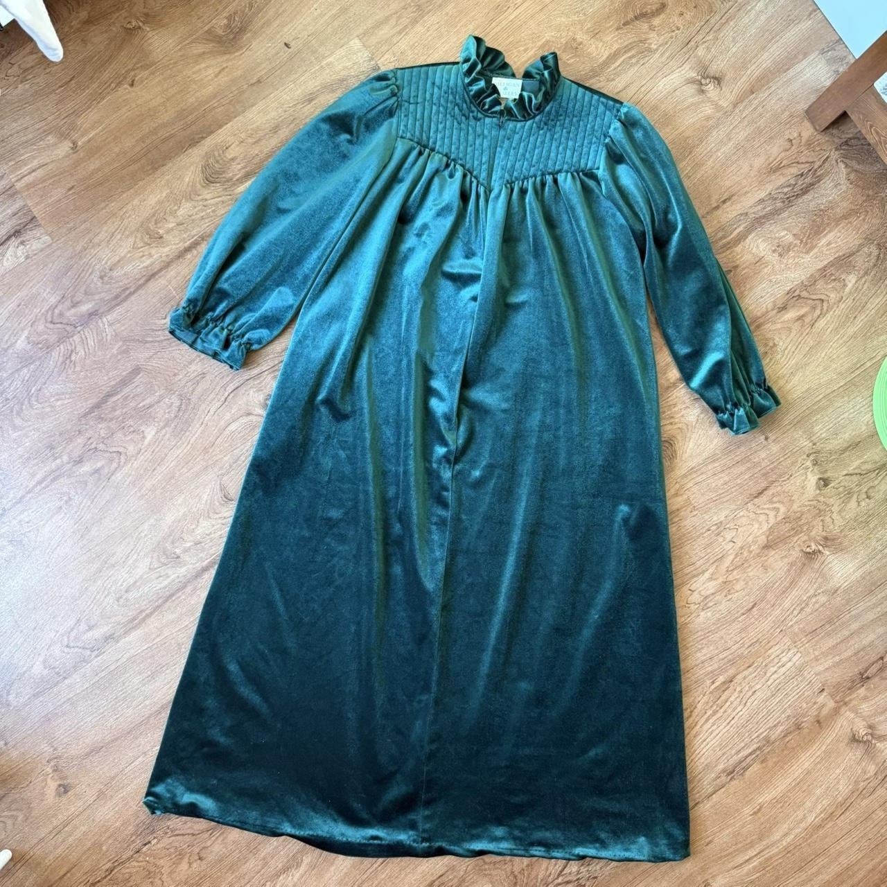 Gilligan & O’Malley Green Velvet Vintage Nightgown Medium 12-14 Ruffle Collar