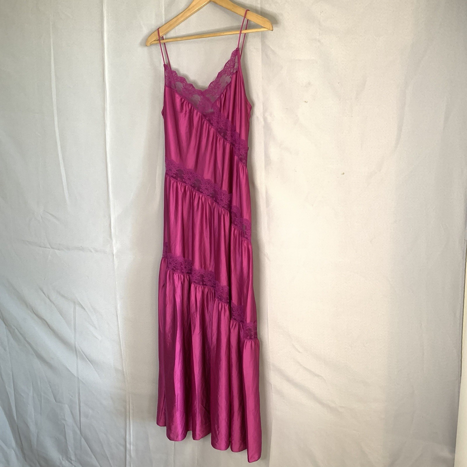 Vintage Henson Kickernick Purple Nylon and Lace Nightgown Nightie Sz M Dress