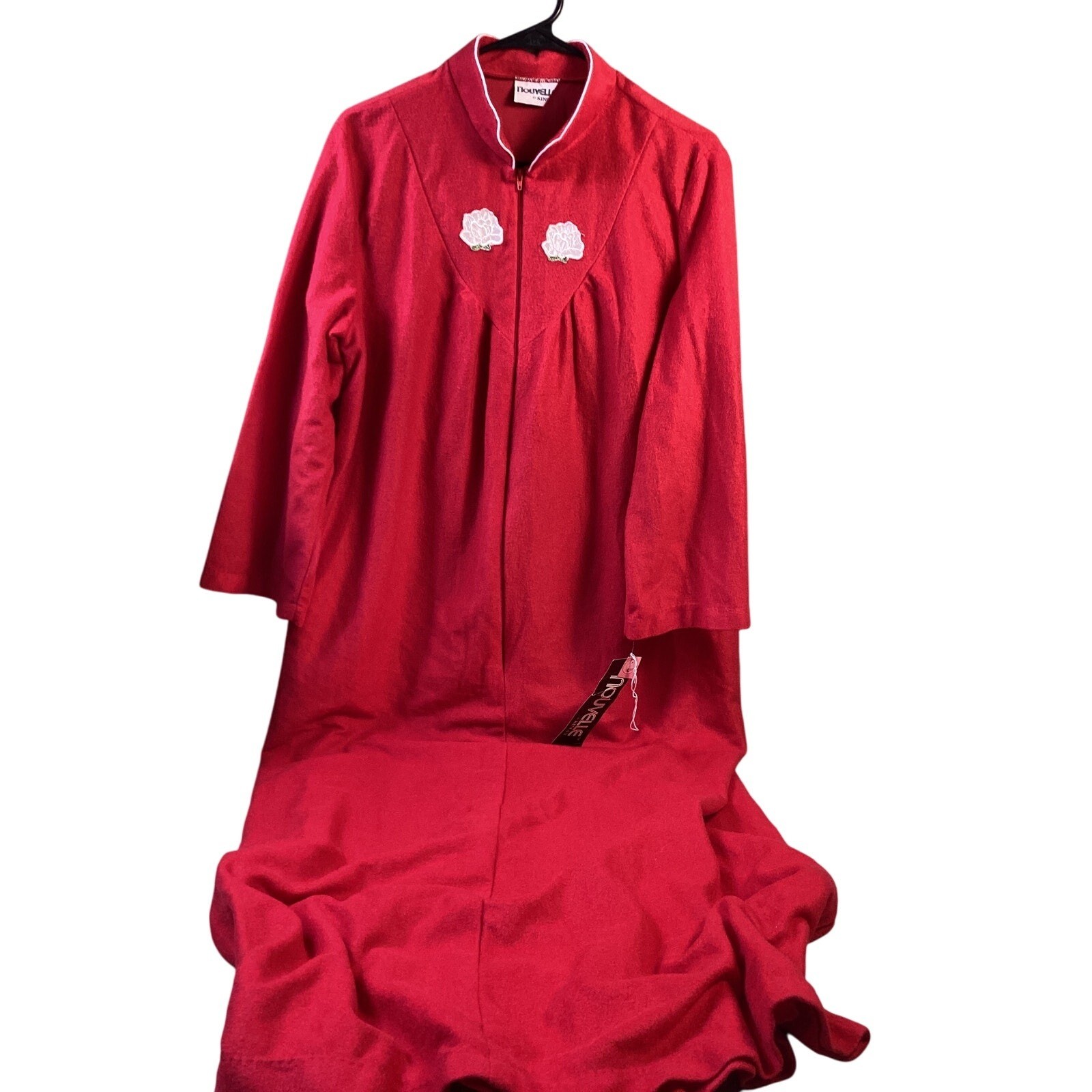 Nouvelle by Kingly Vintage Red Zip Front Robe Floral Applique Long Sleeve NWT