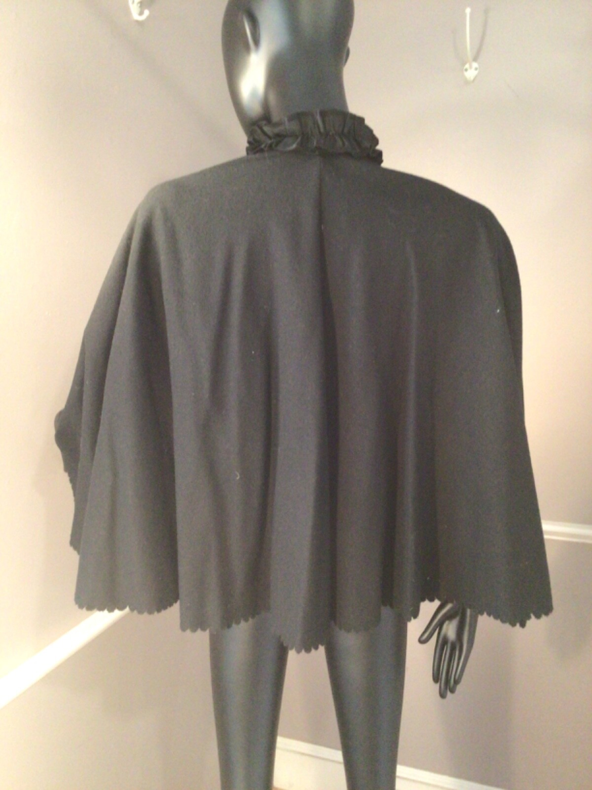 Authentic Vintage Victorian Black Wool Caplet Ruffled Collar & Ribbon Tie (E-32)