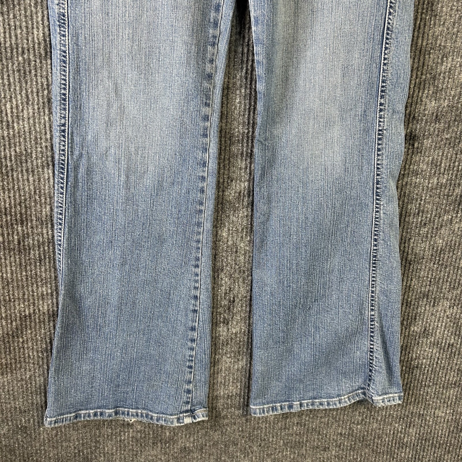 Vintage Levis Jeans Women’s 32/32 Flare Leg