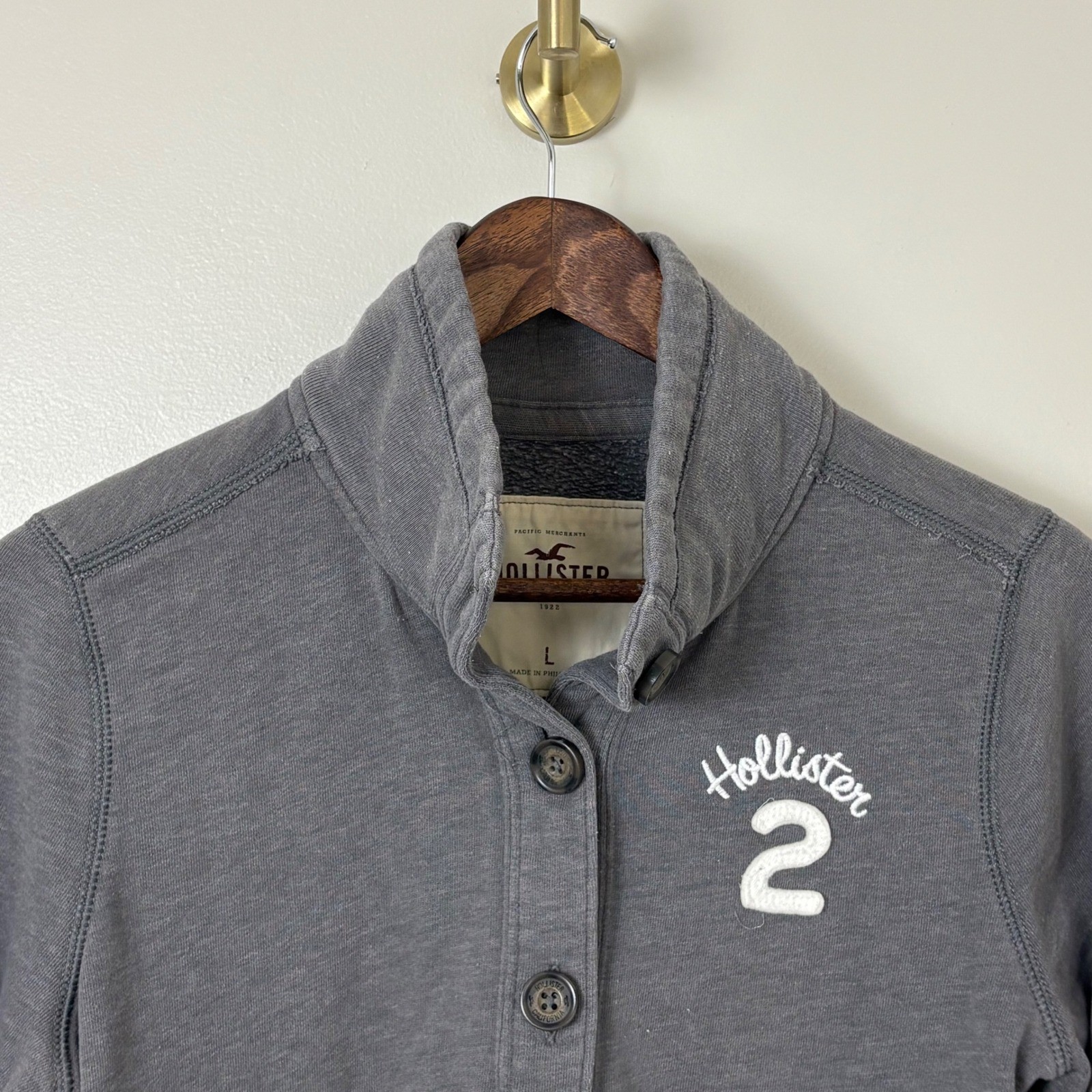 VTG Y2K Hollister Button Up Sweatshirt Women’s Large Grey Shawl Collar Varsity