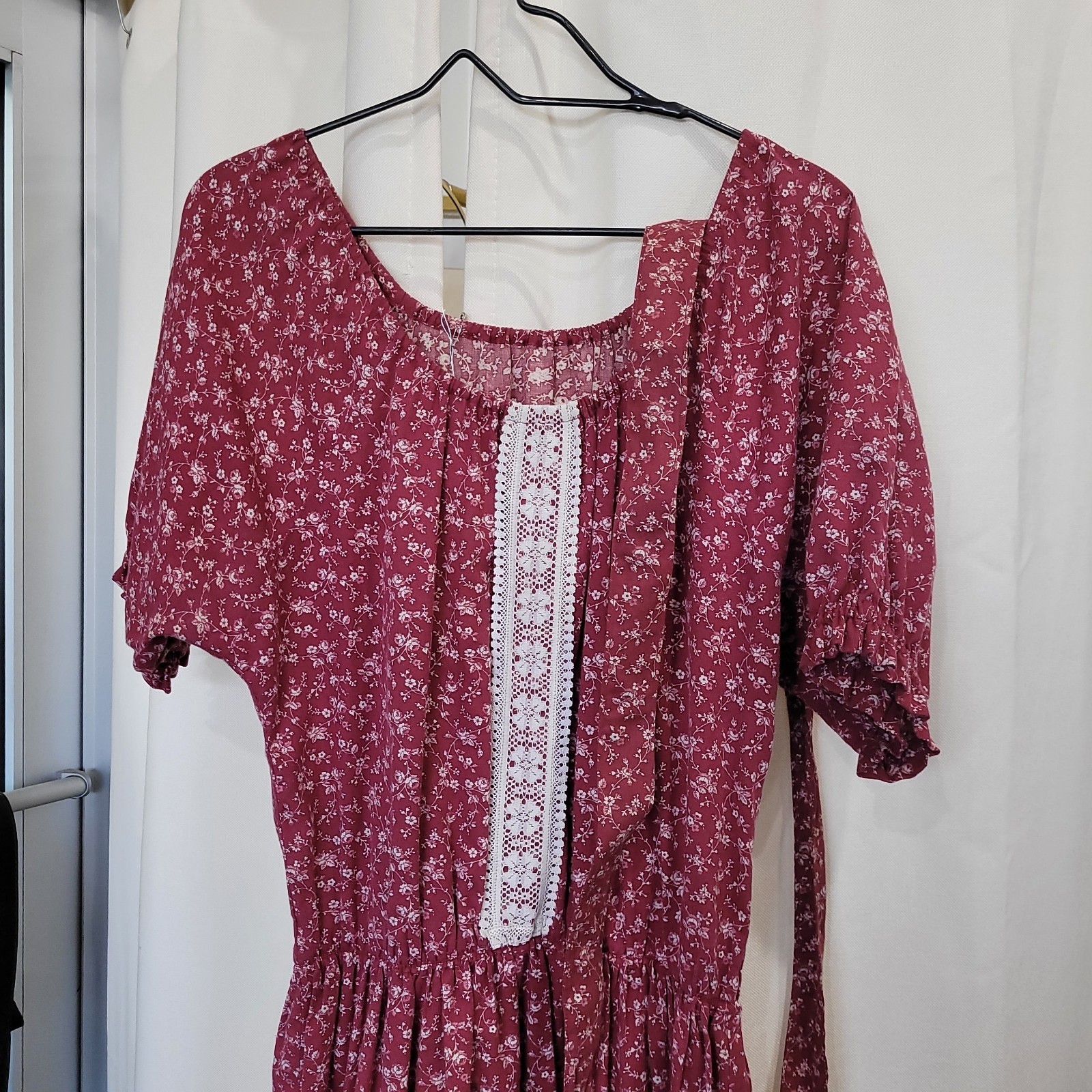 Vintage Prarie Handmade Calico Maroon Floral Dress Lace Accents Matchingt Belt