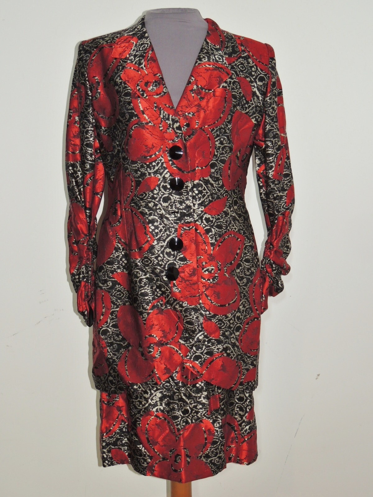 James Galanos 1980’s – 1990’s Red / Gray Silk Skirt Suit sz MED w- 28 1/2