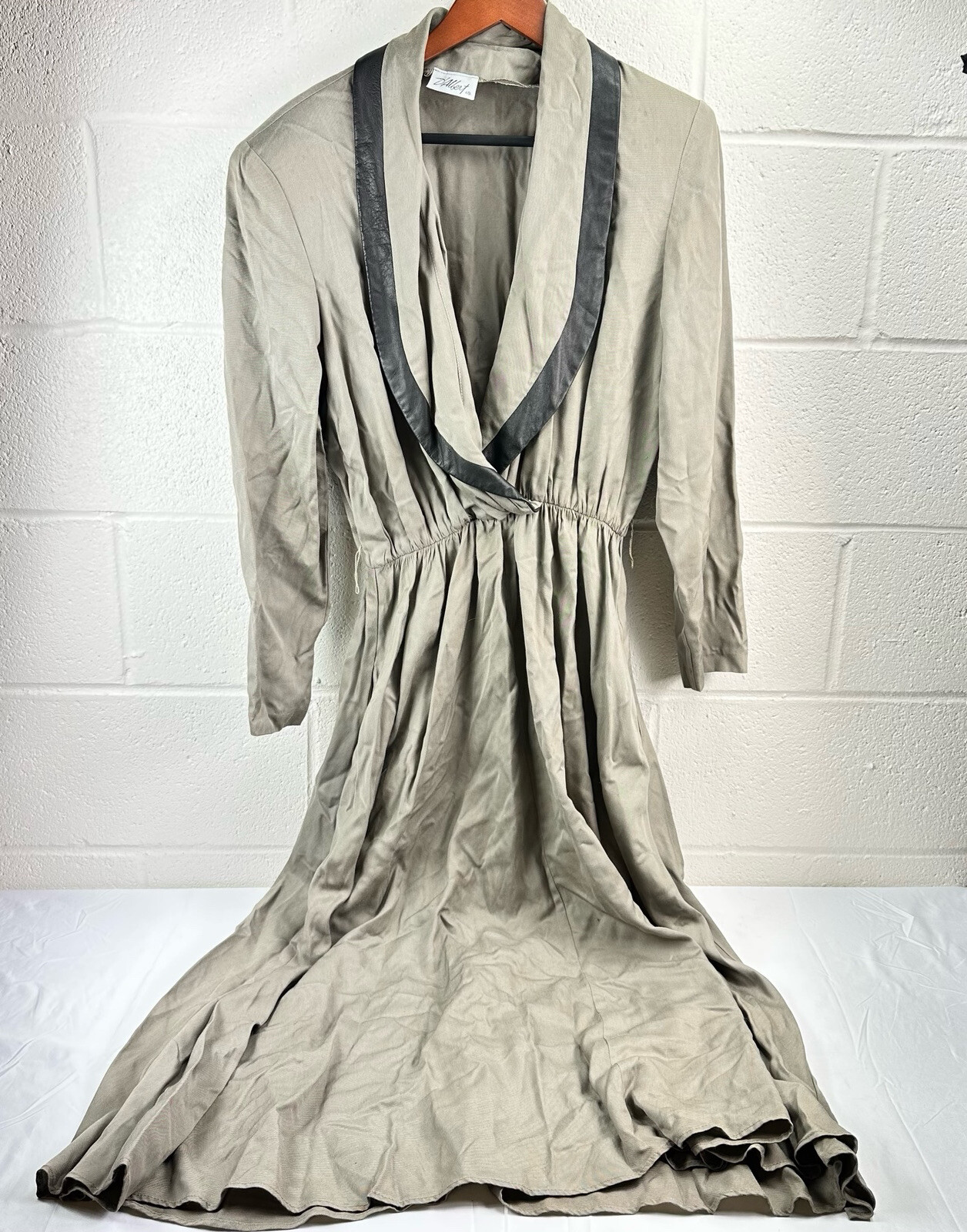 Vintage D’Albert LTD Leather Trim V-Neck Dress Gray Women’s Sz 14