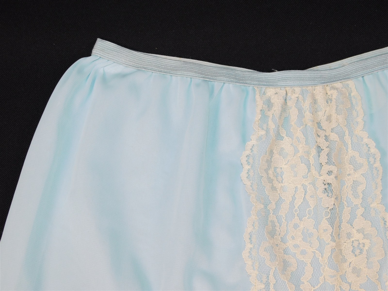 Vtg 1960s Blue Nylon Slip Embroidery Accents & Lace Hem Small Aristocraft