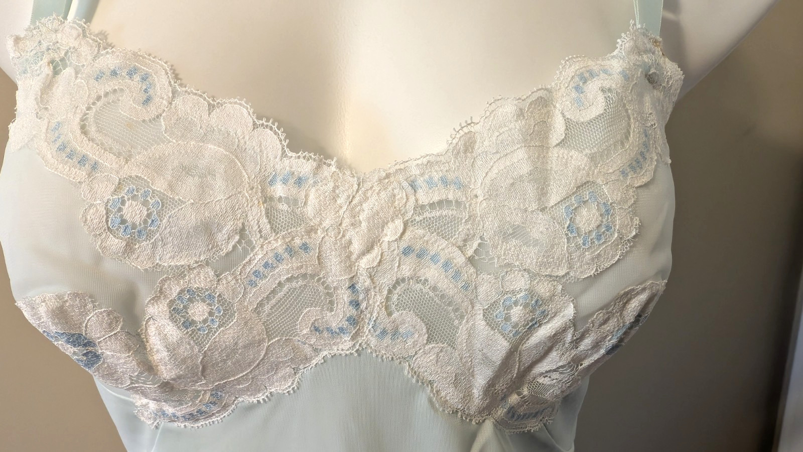 Vintage 1960’s SHADOWLINE Light Blue Full Slip Antron Nylon Size 32 Short NWT