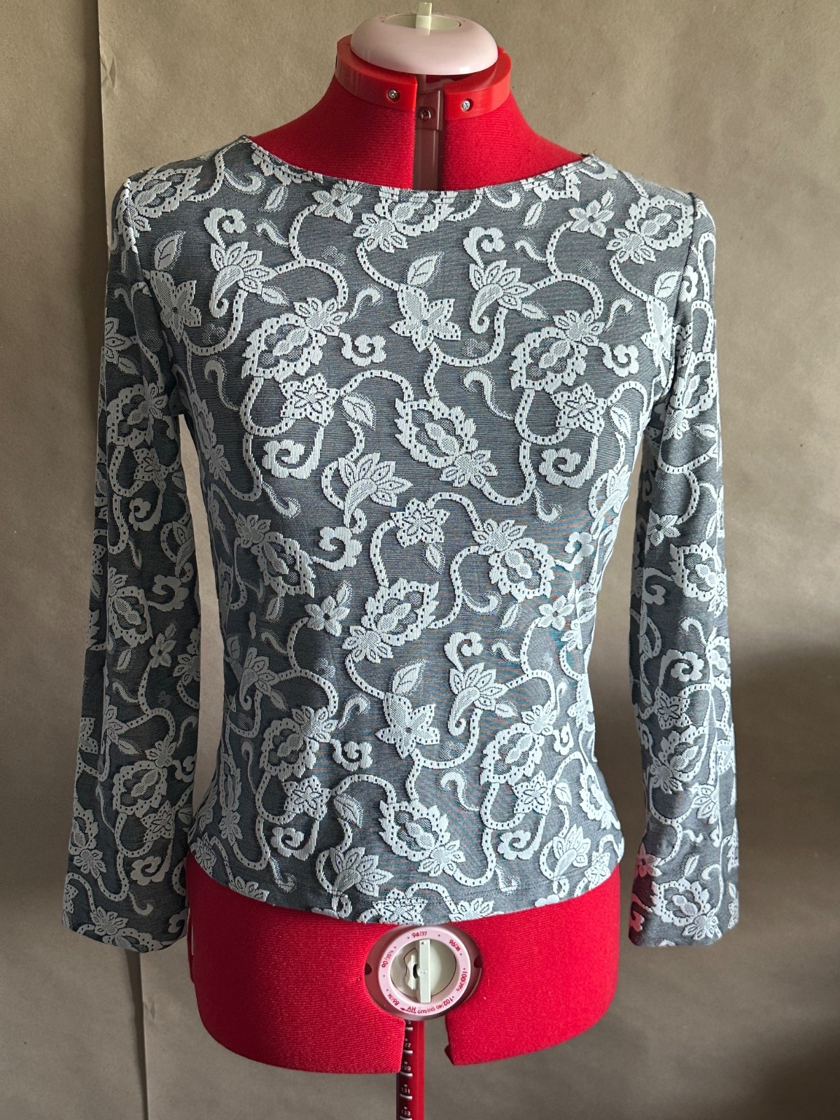 VINTAGE 1990s Rave City Y2K Gray & White Woven Lace Slinky Floral Grunge Blouse