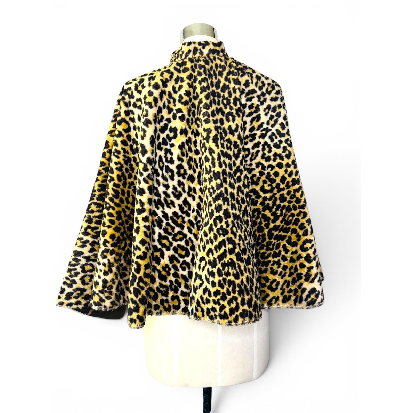 Vintage 1960s Leopard Animal Print Print Statement Cape
