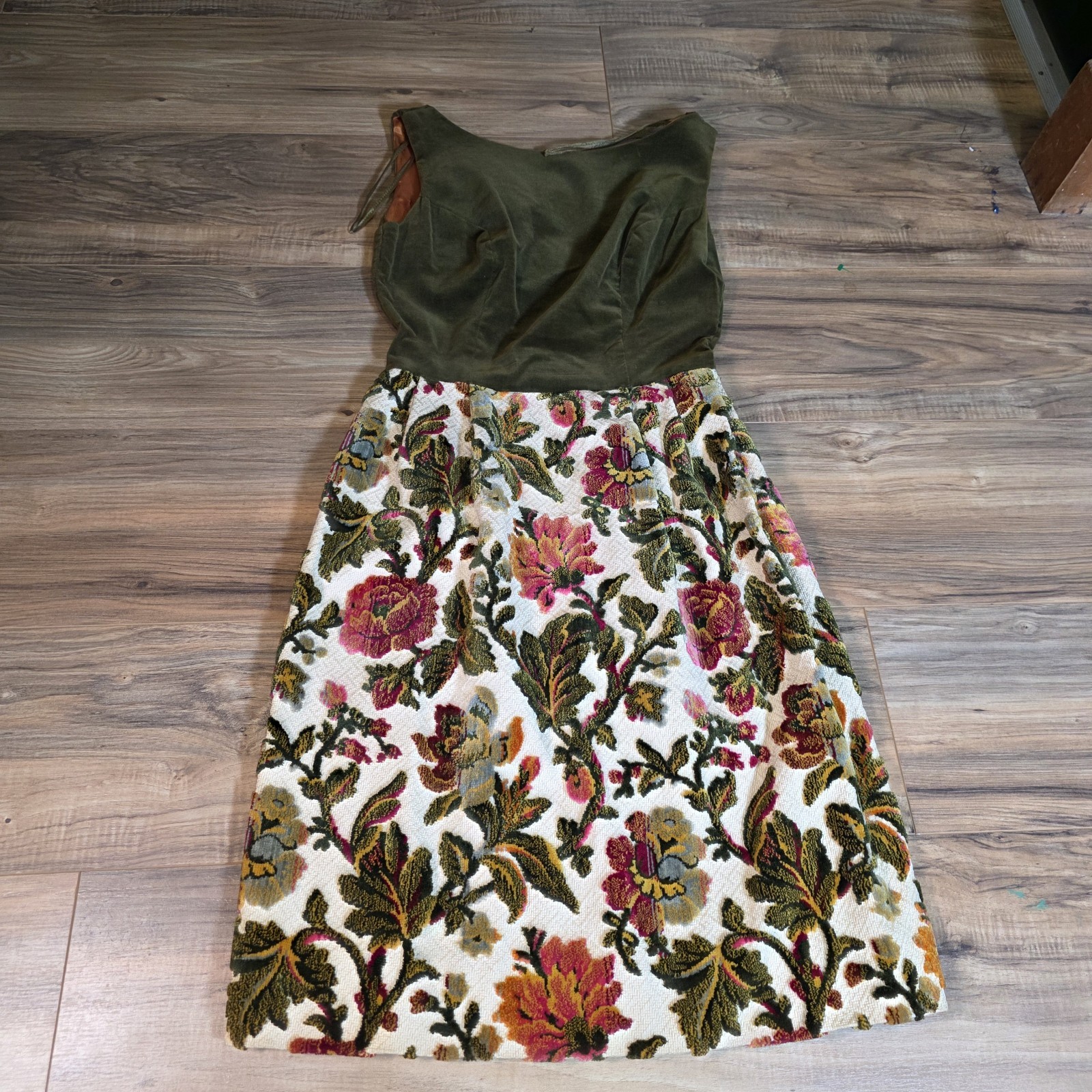 True Vintage Jonathan Logan Velvet Floral Tapestry Dress 1960’s RARE Small ILGWU