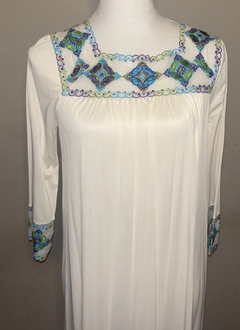 60’s GOSSARD Loungewear ARTEMIS Ivory Embroidered Robe & Nightgown Small
