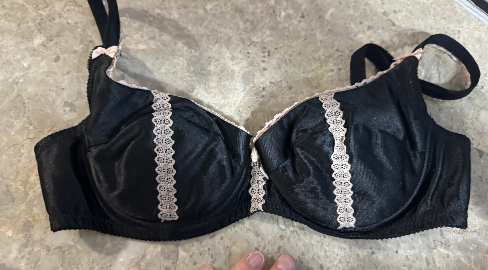 VINTAGE GOSSARD BLACK BRA! 34 C. (UK) BLACK