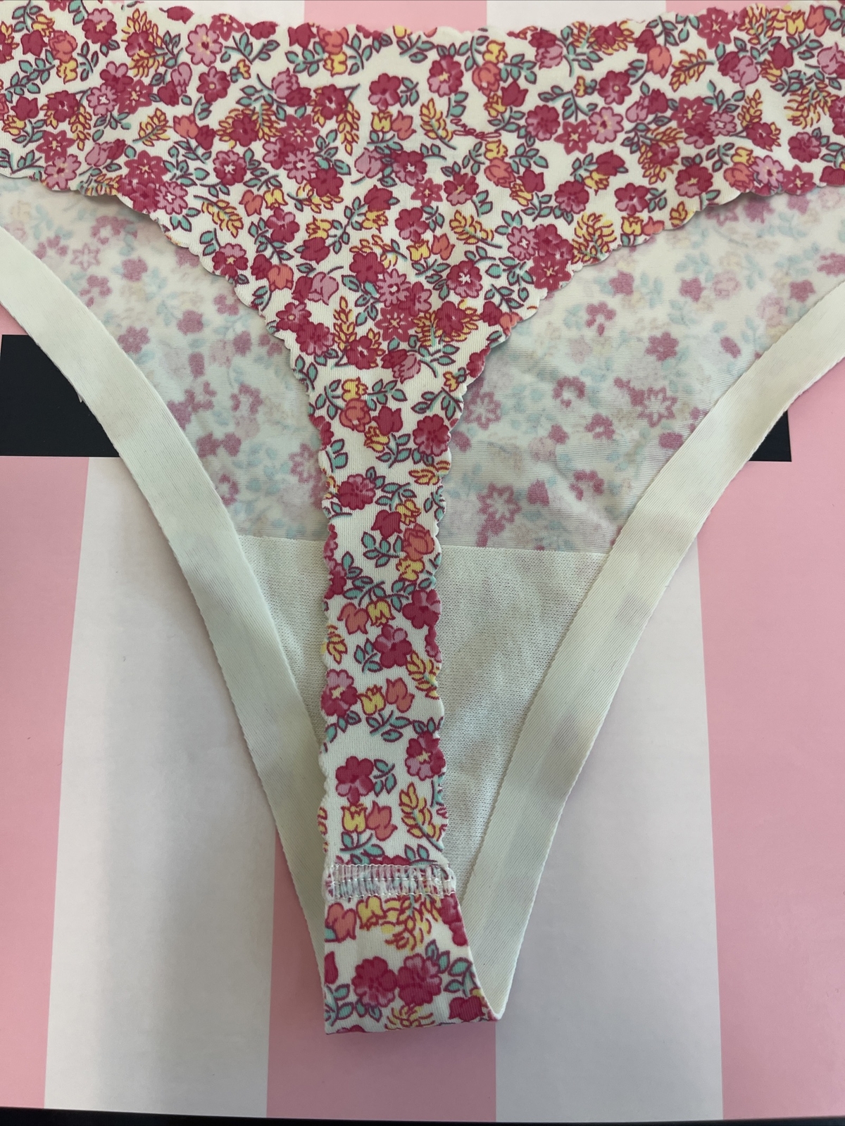 NWT VTG 2007 Victoria’s Secret ANGELS SMOOTH THONG , FLORAL – Large (CLOSE-OUT)