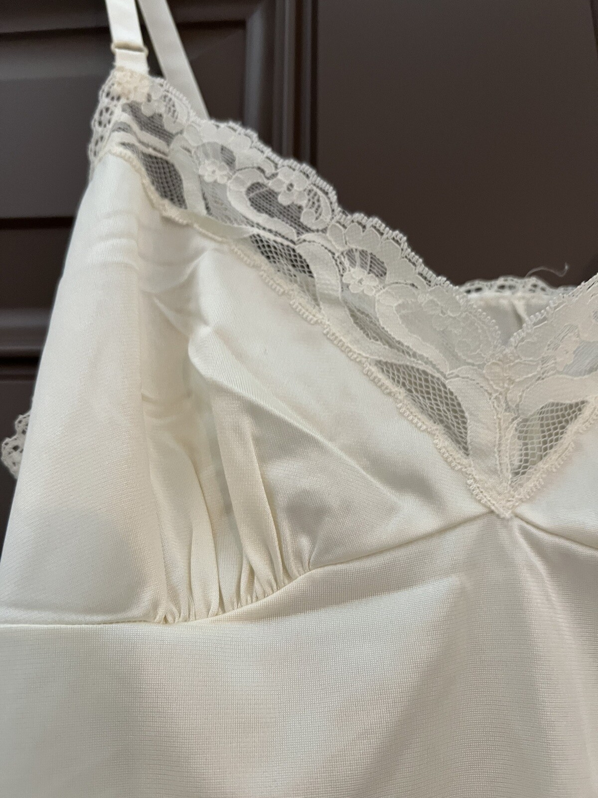Vintage Vanity Fair Ivory Off White Lace Camisole Lingerie 36 Adjustable Straps