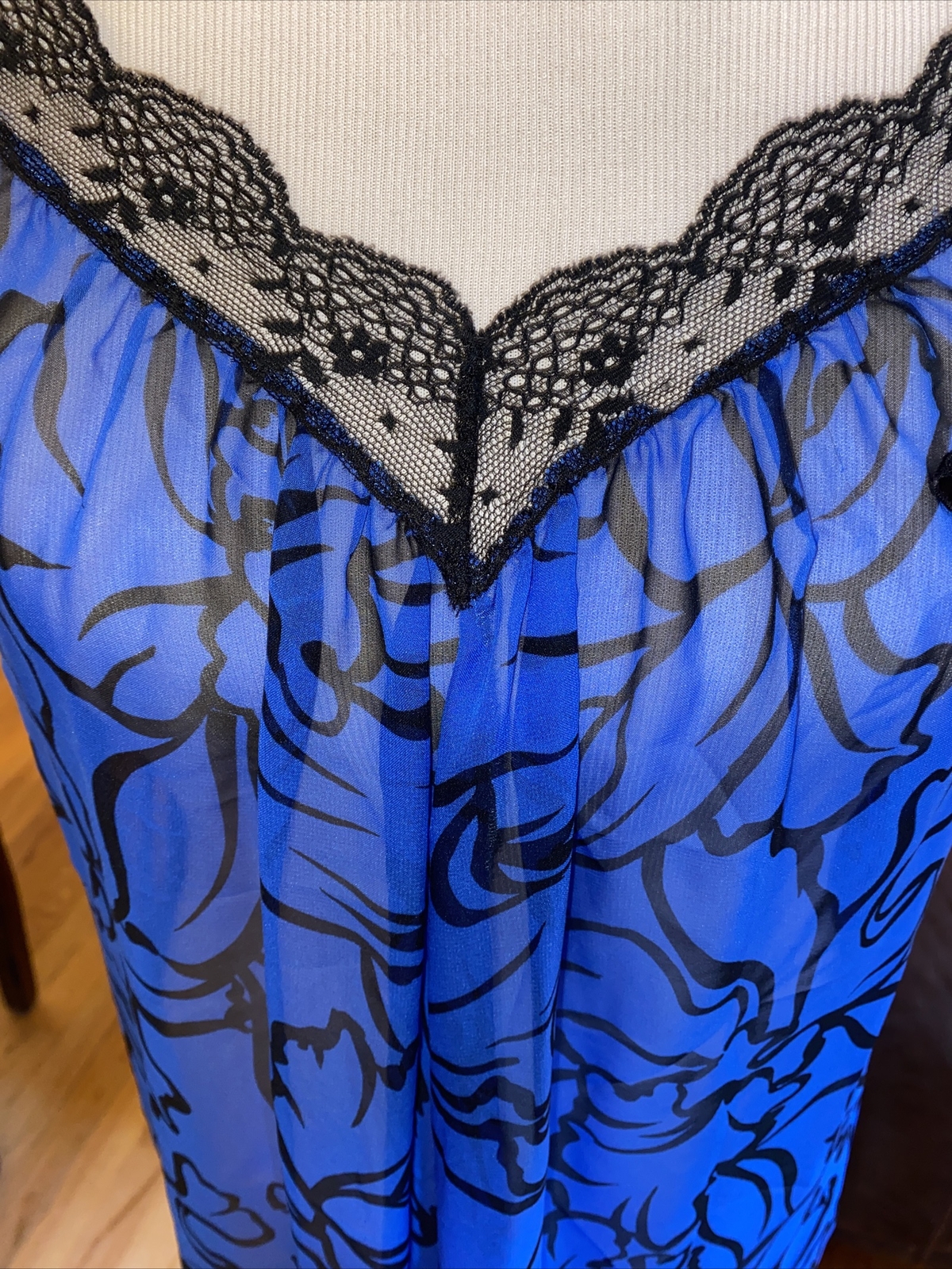 VINTAGE 1970s – LUCIE ANN ROYAL BLUE AND BLACK GOWN AND ROBE SZ SMALL FREE SHIP