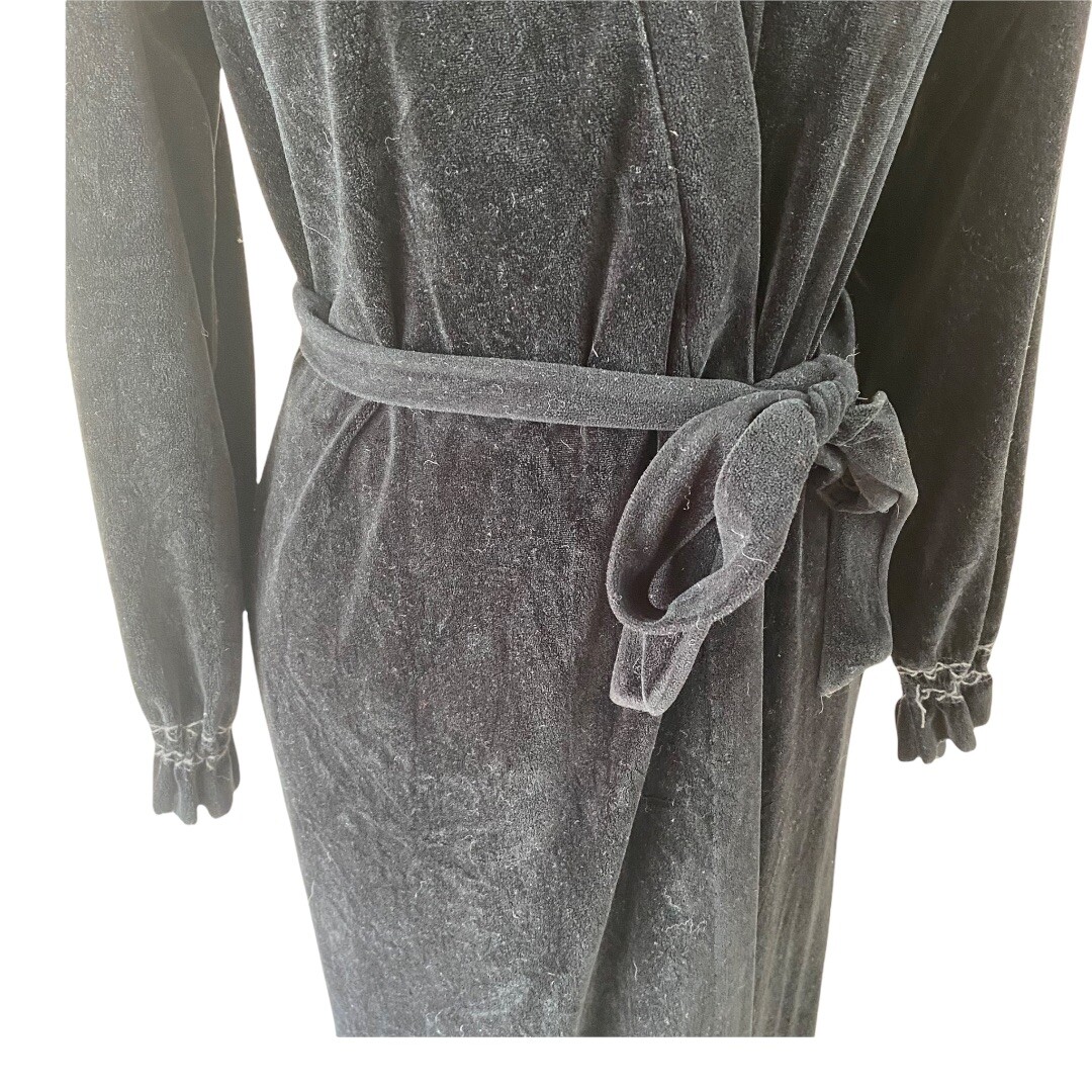 Vintage Glamorous Black Velour Robe Miss Elaine Medium (check measurements)