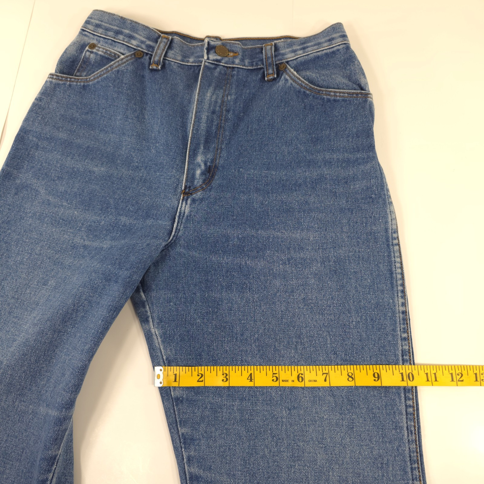 VINTAGE WRANGLER WOMEN’S JEANS SIZE 10 AVERAGE MEASUREMENTS 27×32 *100% COTTON*
