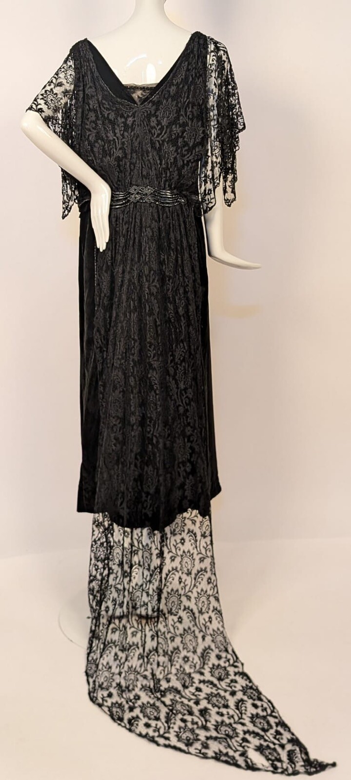 EDWARDIAN BLACK VELVET + LACE EVENING DRESS W JET BELTING + LONG LACE TRAIN