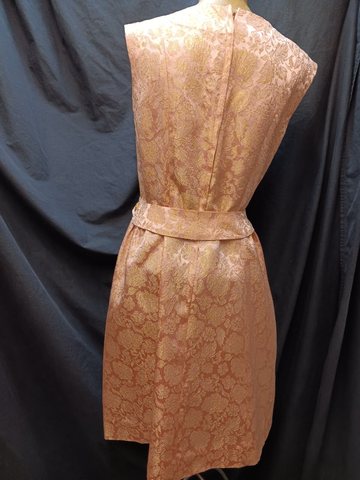 Vintage 1960’s Pink & Metallic Gold Rayon Mod Dress Size Medium