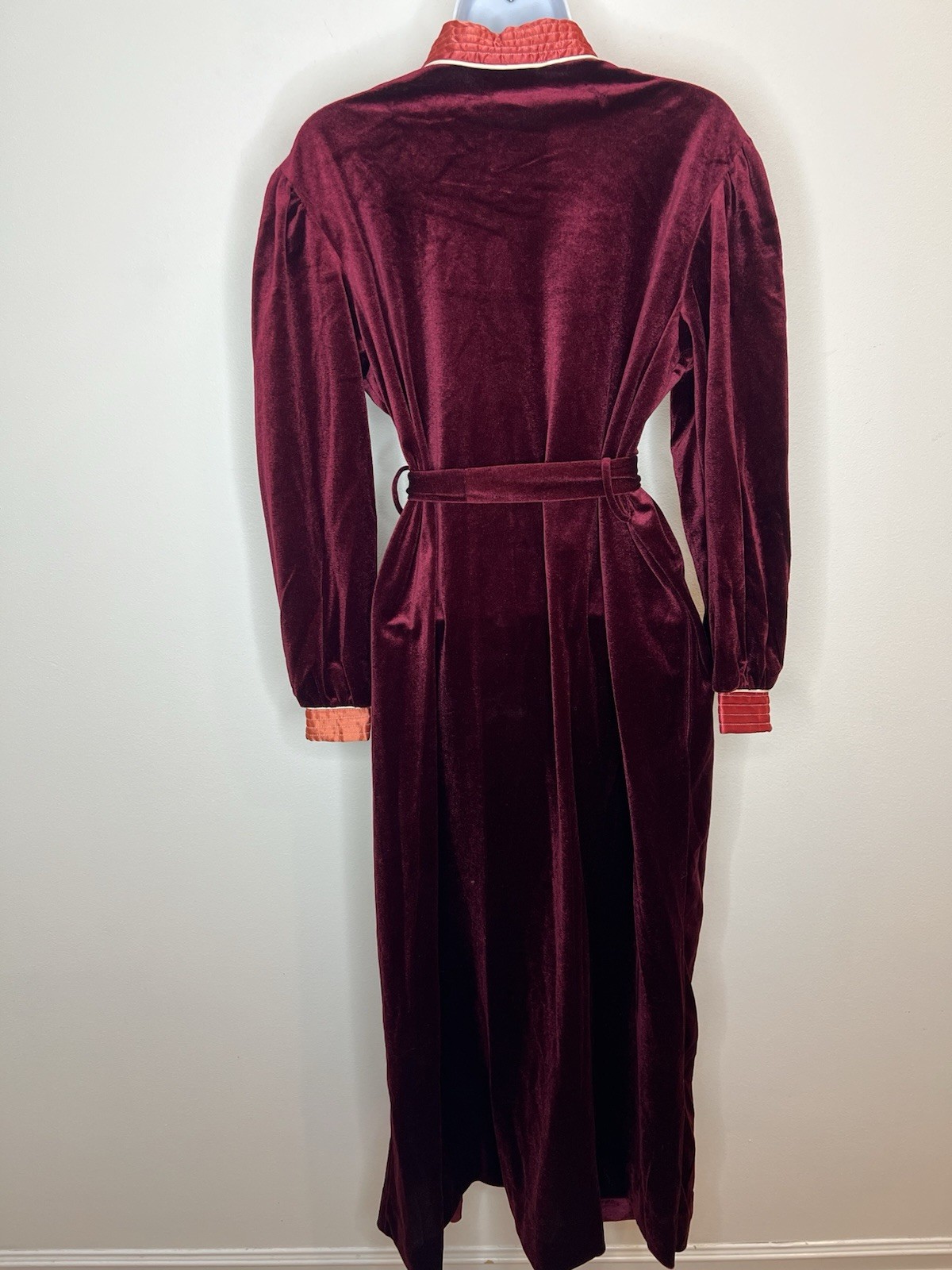 Vintage Anne Leslie Robe Small Burgundy Velvet Satin Embroidered Excellent USA