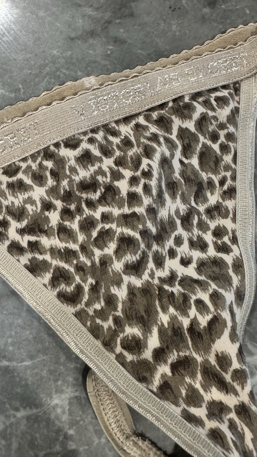 Vintage 2004 Victoria Secret leopard Thong panties sz M 100% Cotton Y2K V-string