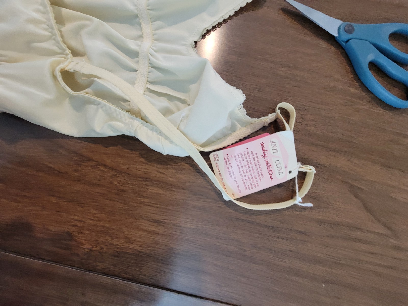 Vintage The Sears Doesnt Slip Low Back Anti-Cling Cream Formal Size 34 Deadstock