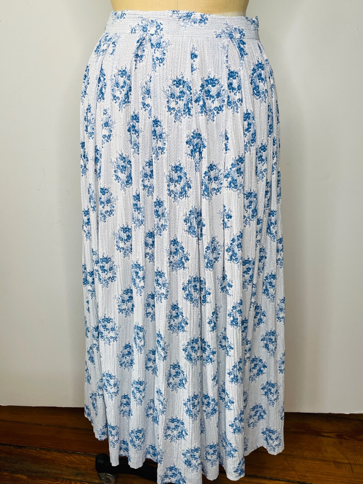 VTG 80’S FULL PLEATED PRAIRIE COTTAGECORE BLUE&WHITE TOILE RAYON MIDI SKIRT*XS