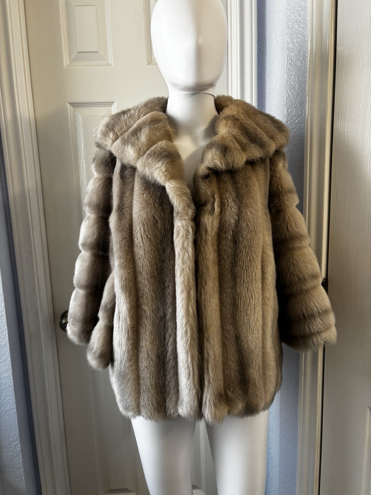 Vintage Regina Glenara by Glenoit Faux Fur Capelet Jacket Gray Taupe Made USA
