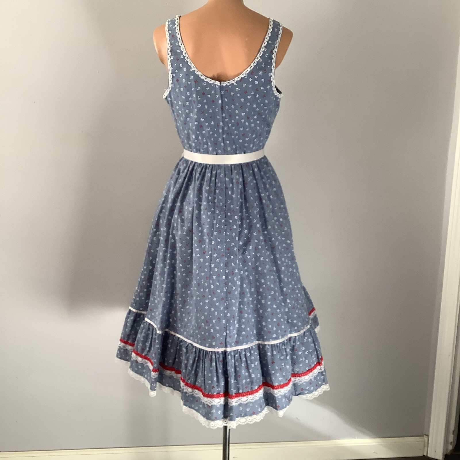 Vintage 970’s Candi Jones Of California Country Blue Calico Prairie Midi Dress