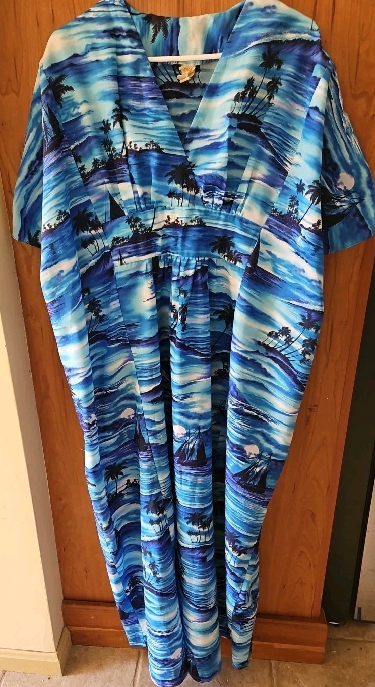 VTG Royal Princess Hawaii MuuMuu Caftan Dress Blue Palm Trees & Ocean Waves Tiki