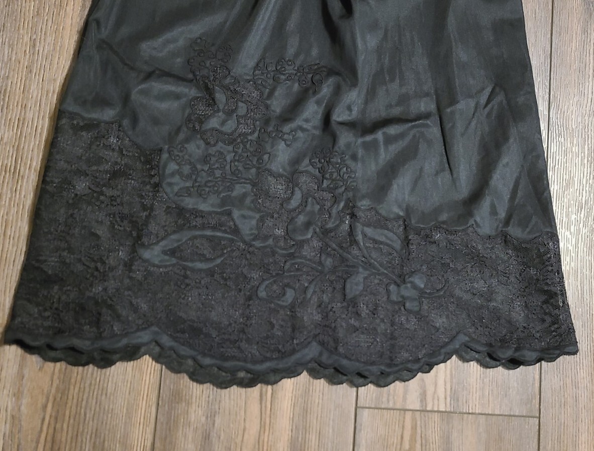 VTG 1980s. Short Black Lacey 1/2 Slip Sexy Pin Up Black Lingerie Sz M EUC