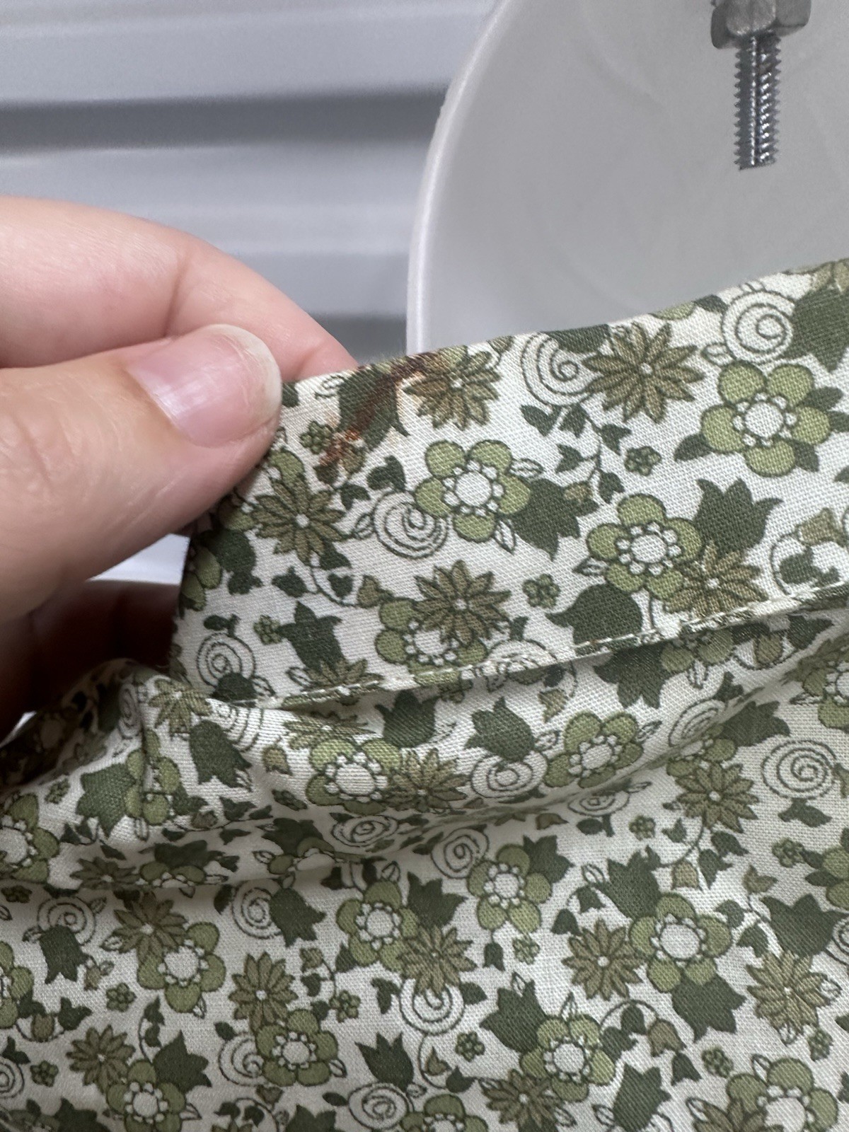 1960s Loop Collar Cotton Floral Green White Blouse Cuff Sleeve M/L Flawed