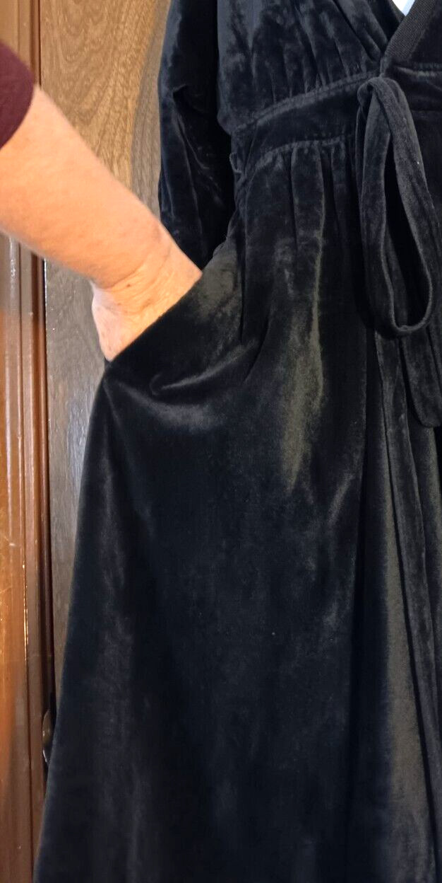 Vintage Jonathan Logan Black Velvet Robe Mid-Calf Size Small