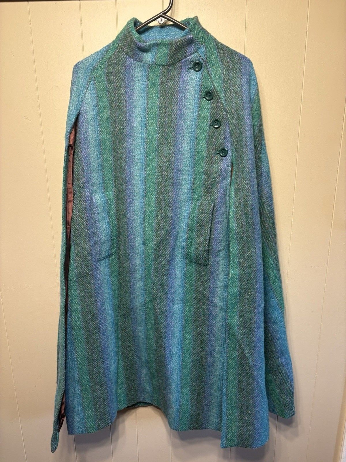 Green Vintage Jimmy Hourihan Wool Cape. Mid-lengthWith Pockets. Tear In Lining