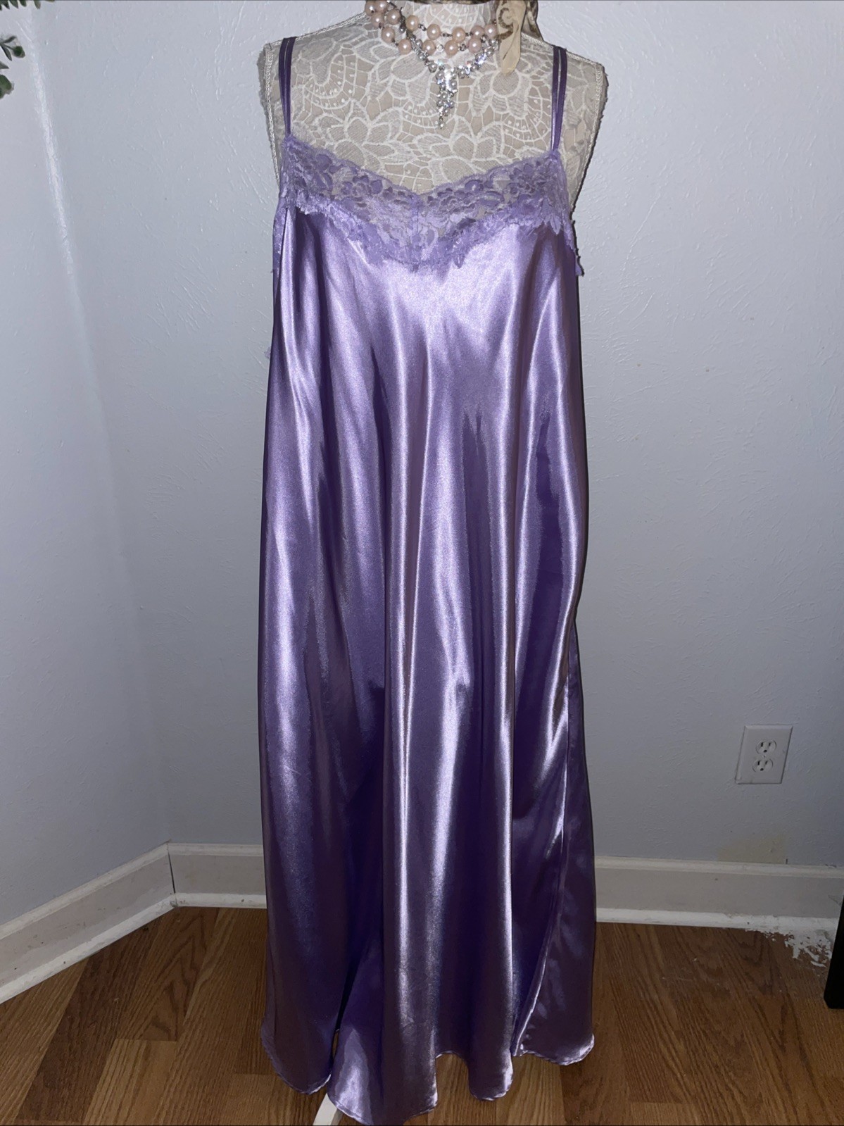 Woman’s Plus 2X 26/28 Liquid Glossy SATIN Long GOWN NIGHTGOWN Lingerie Plunge Bk