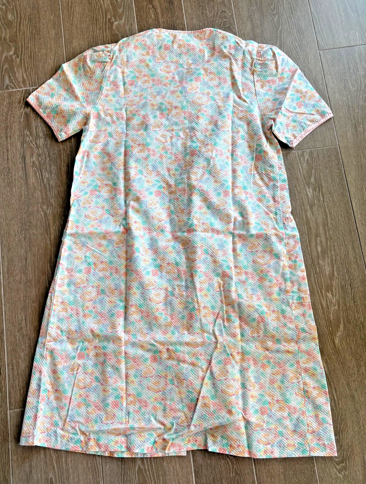 Vintage Evelyn Pearson Cotton and Polyester Button Up Robe Floral Size Small
