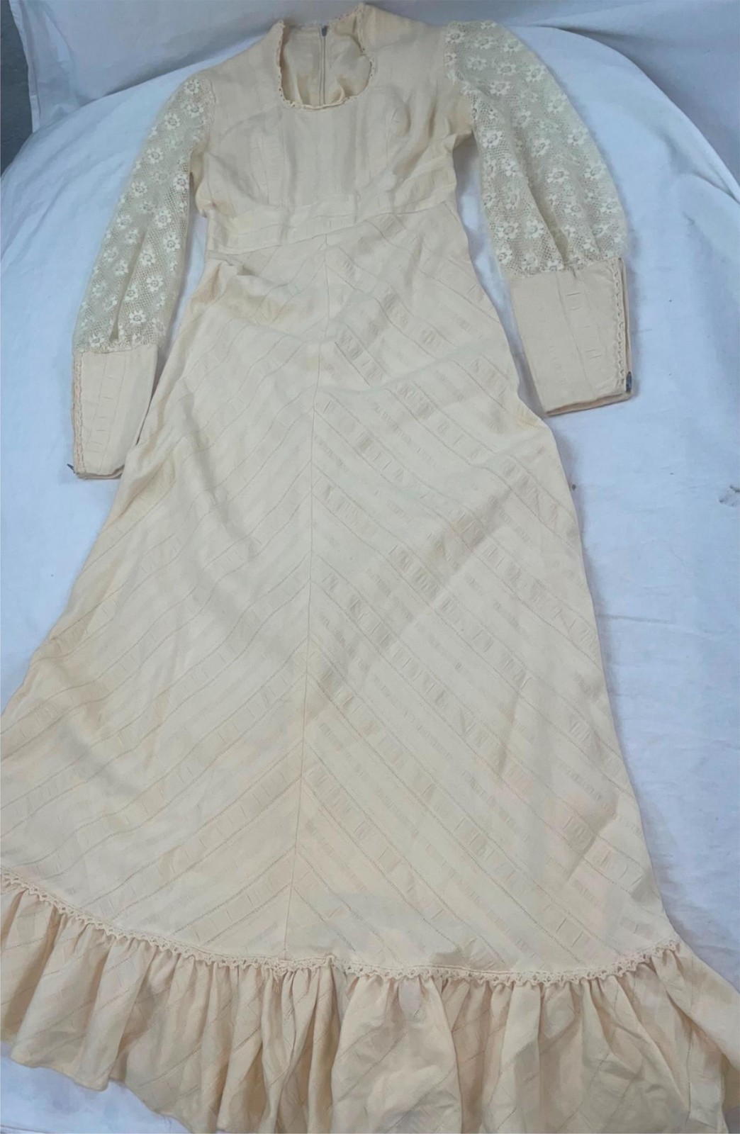 VTG WOMENS 60S RENAISSANCE PRINCESS WHITE LACE LONG SLEEVE WEDDING STYLE DRESS