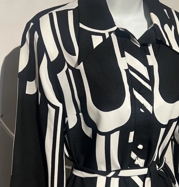 LANVIN VINTAGE BLACK ,WHITE MOD DRESS LONG SLEEVE Le Grand Strip Dagger CoLLAR