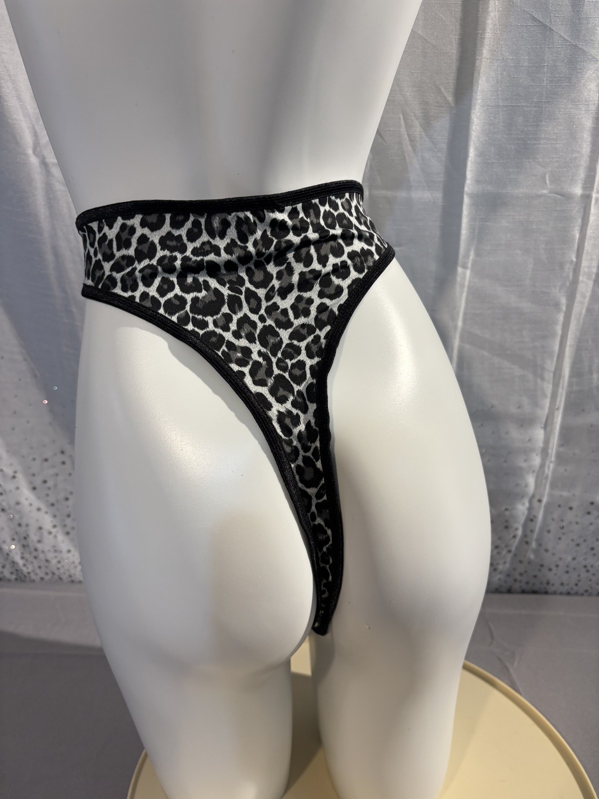 MAIDENFORM vintage NWT ANIMAL PRINT CAMI THONG SET Polyester/Spandex size XLarge