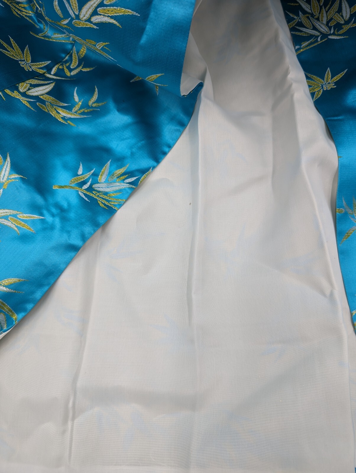 Vintage Joli Blue Silk Kimono w/ Embroidery Made in Japan size Small