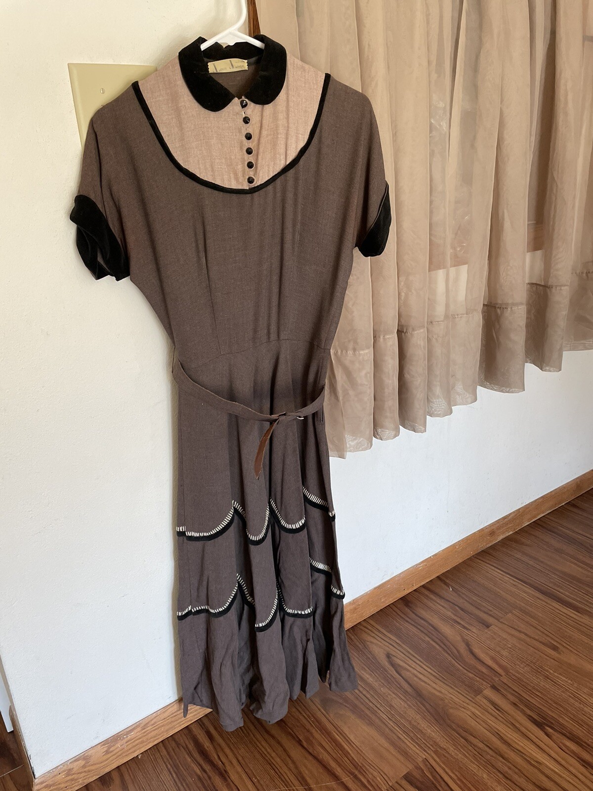 ANTIQUE FRENCH 1940’s’s ERA COOL FLARED DRESS VELVET TRIM VTG Toni Todd Designer