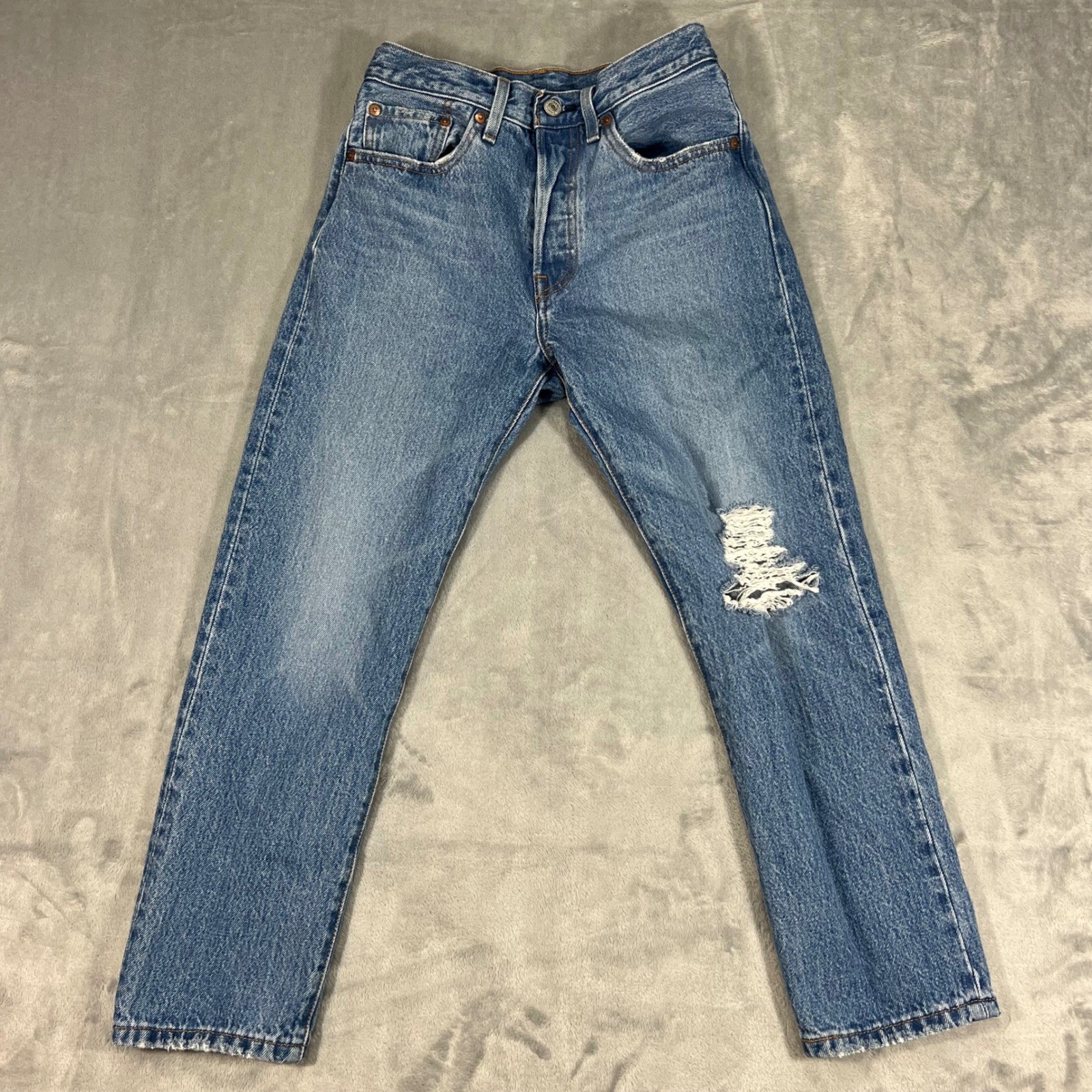 LEVI’S 501 Jeans Womens Size 26×26 Medium Wash Distressed Knee Premium Denim XX