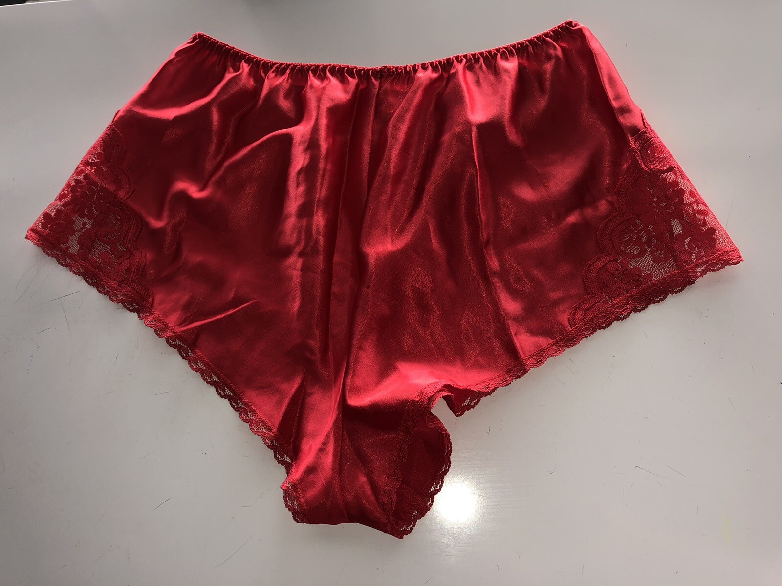 Maidenform Chantilly Charmeuse Satin & Lace Flutter Tap Panties Vintage M/7 Red