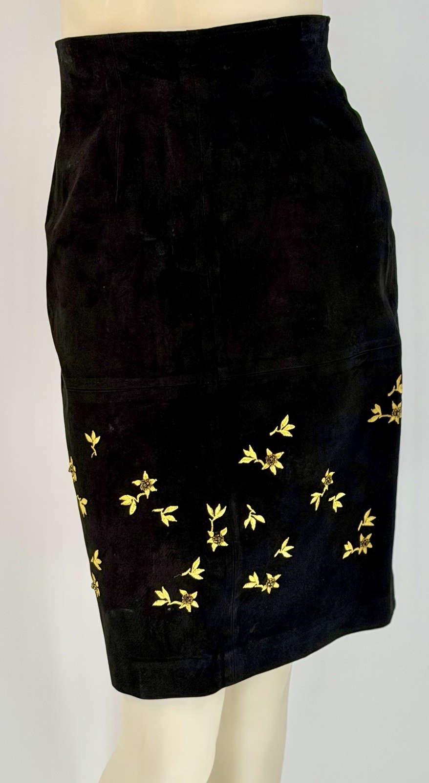VTG PIA RUCCI Black Suede Embroidered , Beaded Jacket/skirt Set Sz 4 Excellent