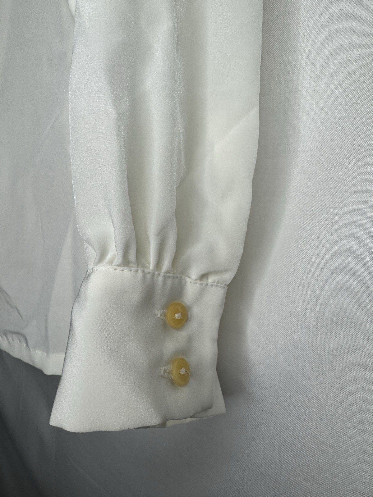 Vintage Pendleton Sophisticates Ivory Tie Neck Blouse Size 10 Satin USA